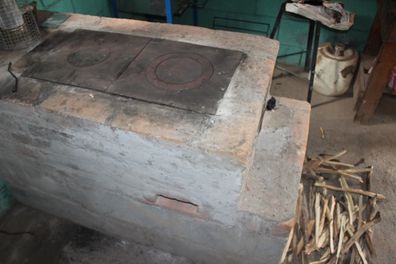 The model of the stove we hope to build in the kitchens in Nandorola and San Luis. 